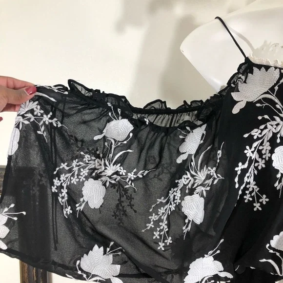 Alice + Olivia Holden Cold Shoulder Embroidered Chiffon Dress Size Medium - Picture 8 of 15
